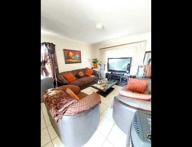 3 BEDROOM PROPERTY TO RENT IN DEVLAND